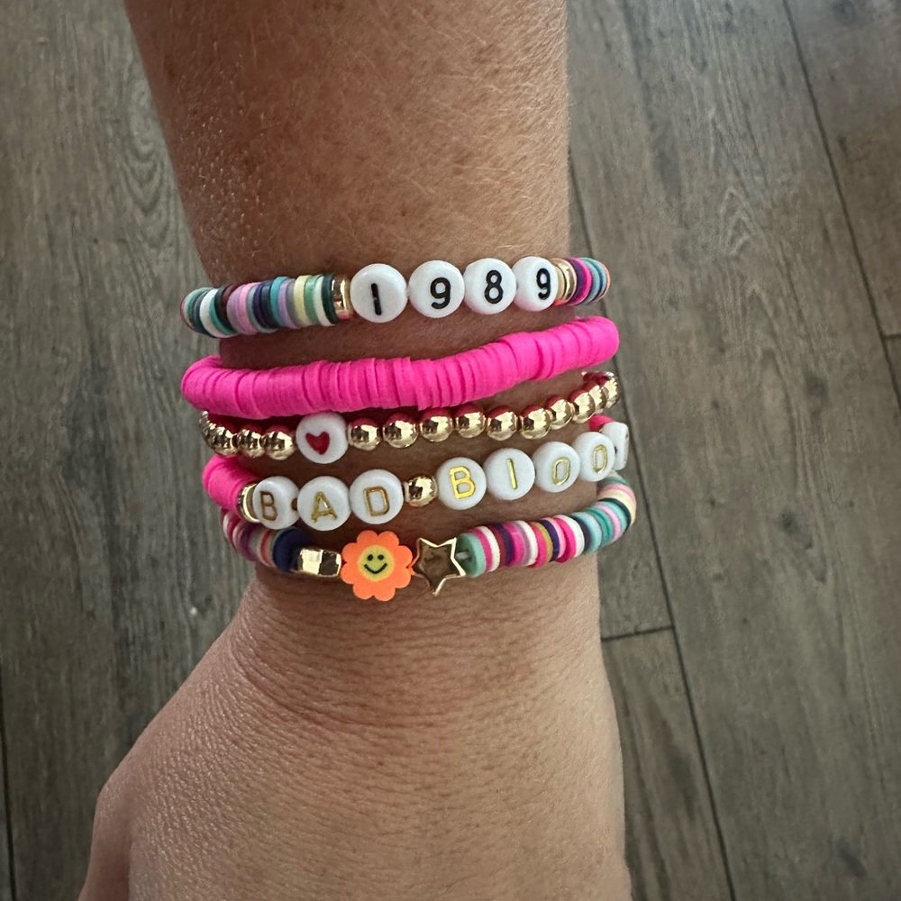 NEW - Homemade Taylor Swift Friendship bracelets